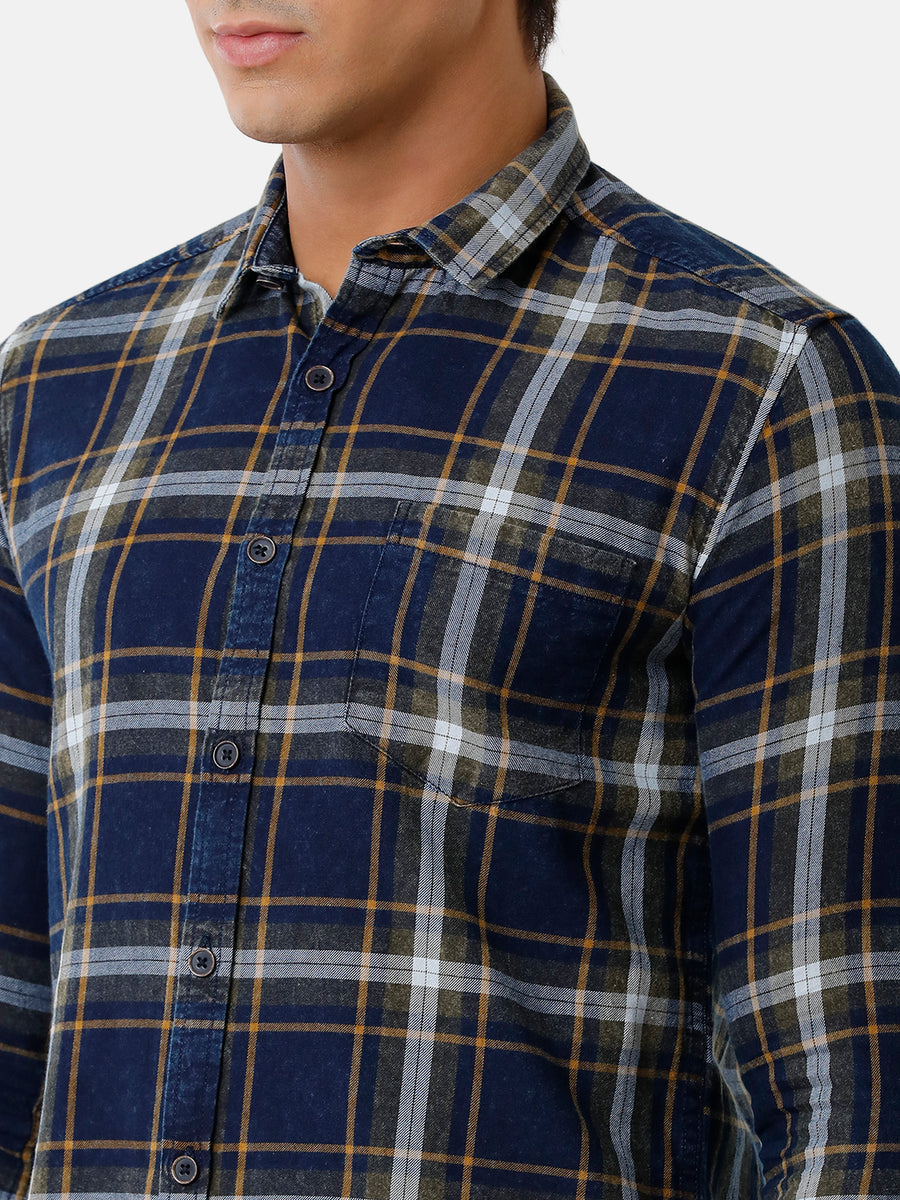 Men Navy Blue & White Slim Fit Checked Casual Shirt