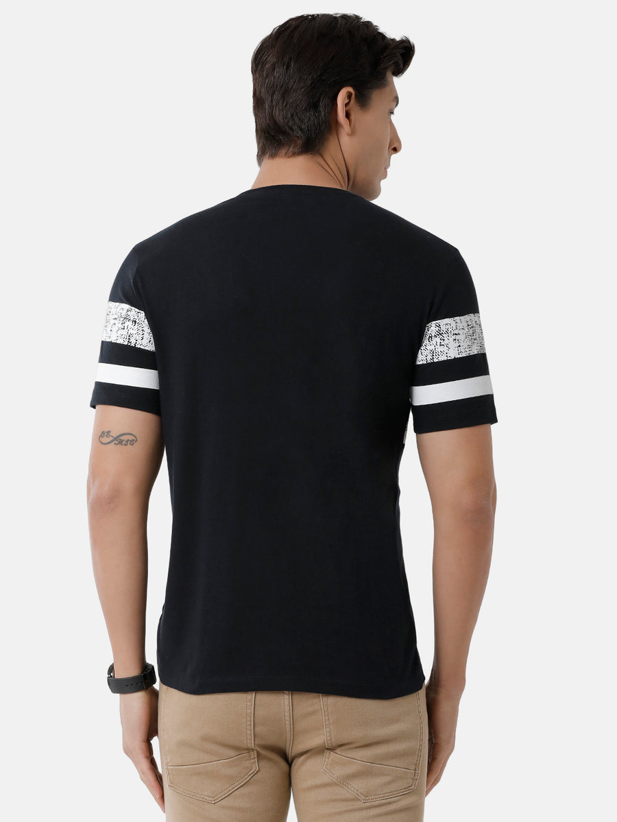 Men's Black &White Printed Slim Fit Tshirt.